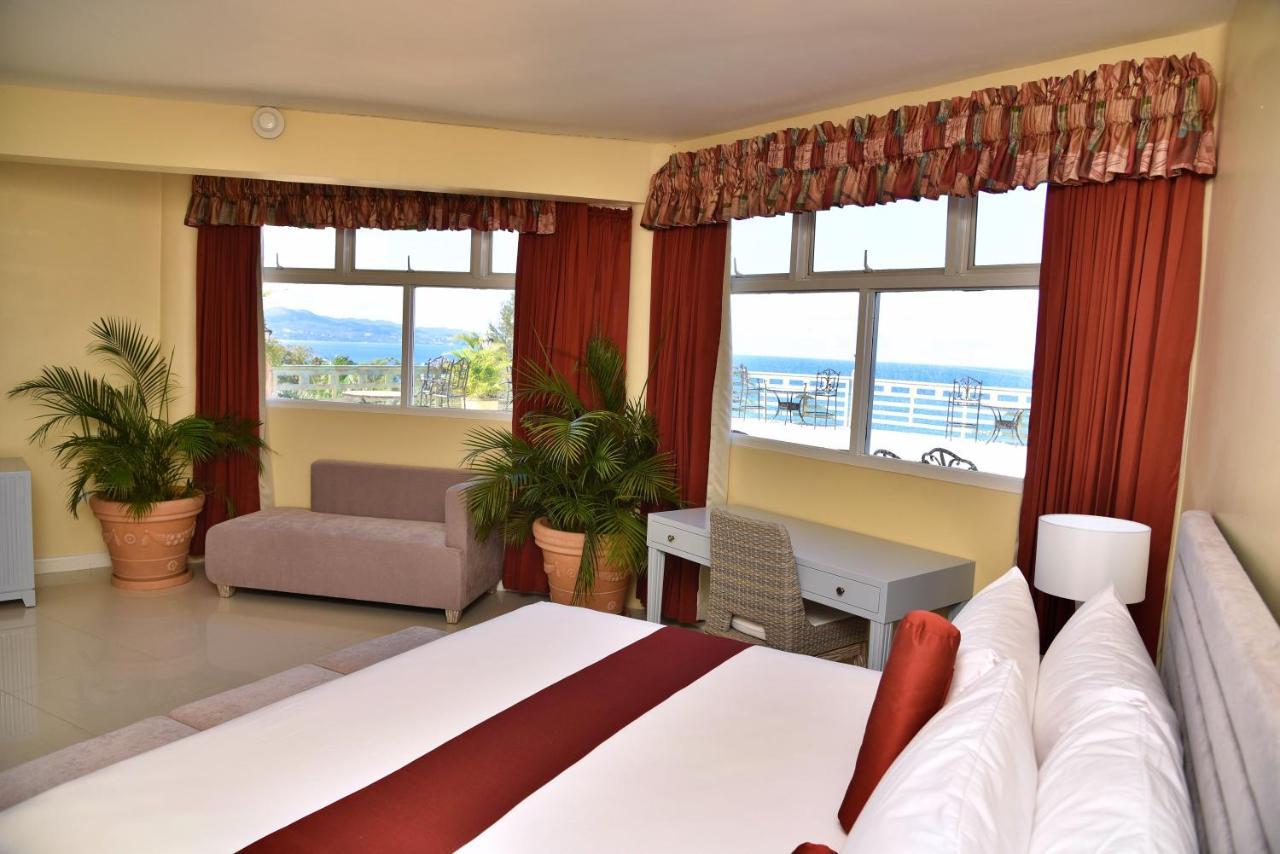 Hotel Grand A View 몬테고 베이 외부 사진