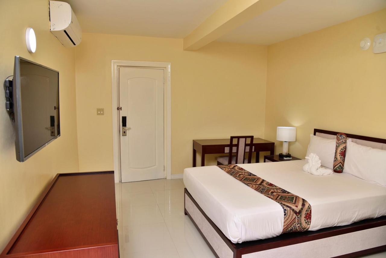 Hotel Grand A View 몬테고 베이 외부 사진
