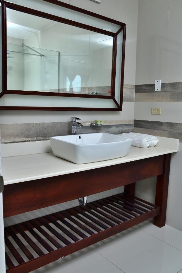 Hotel Grand A View 몬테고 베이 외부 사진