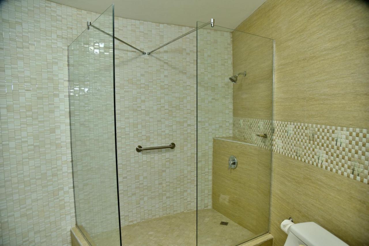 Hotel Grand A View 몬테고 베이 외부 사진